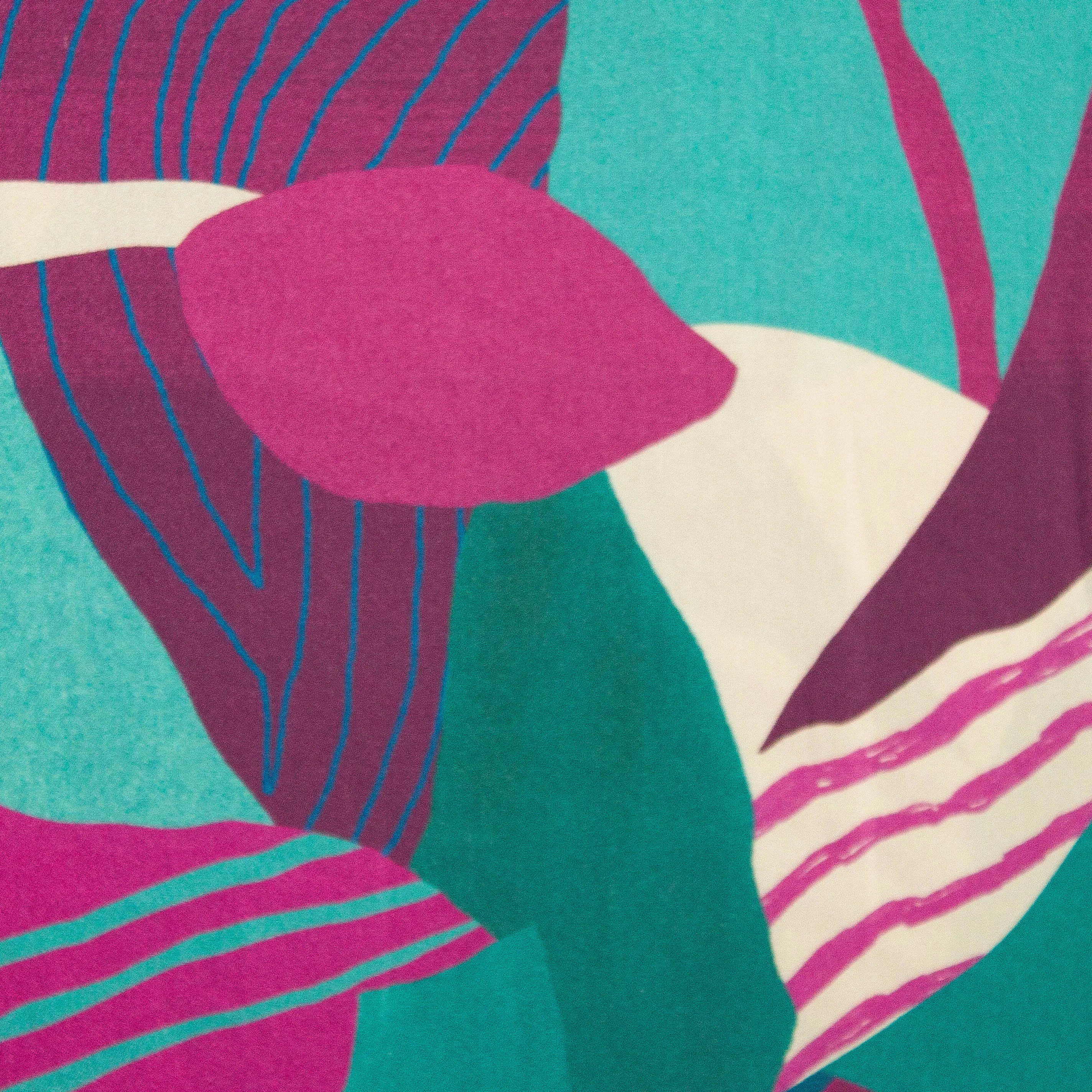Polyester fuchsia petrol met abstract motief